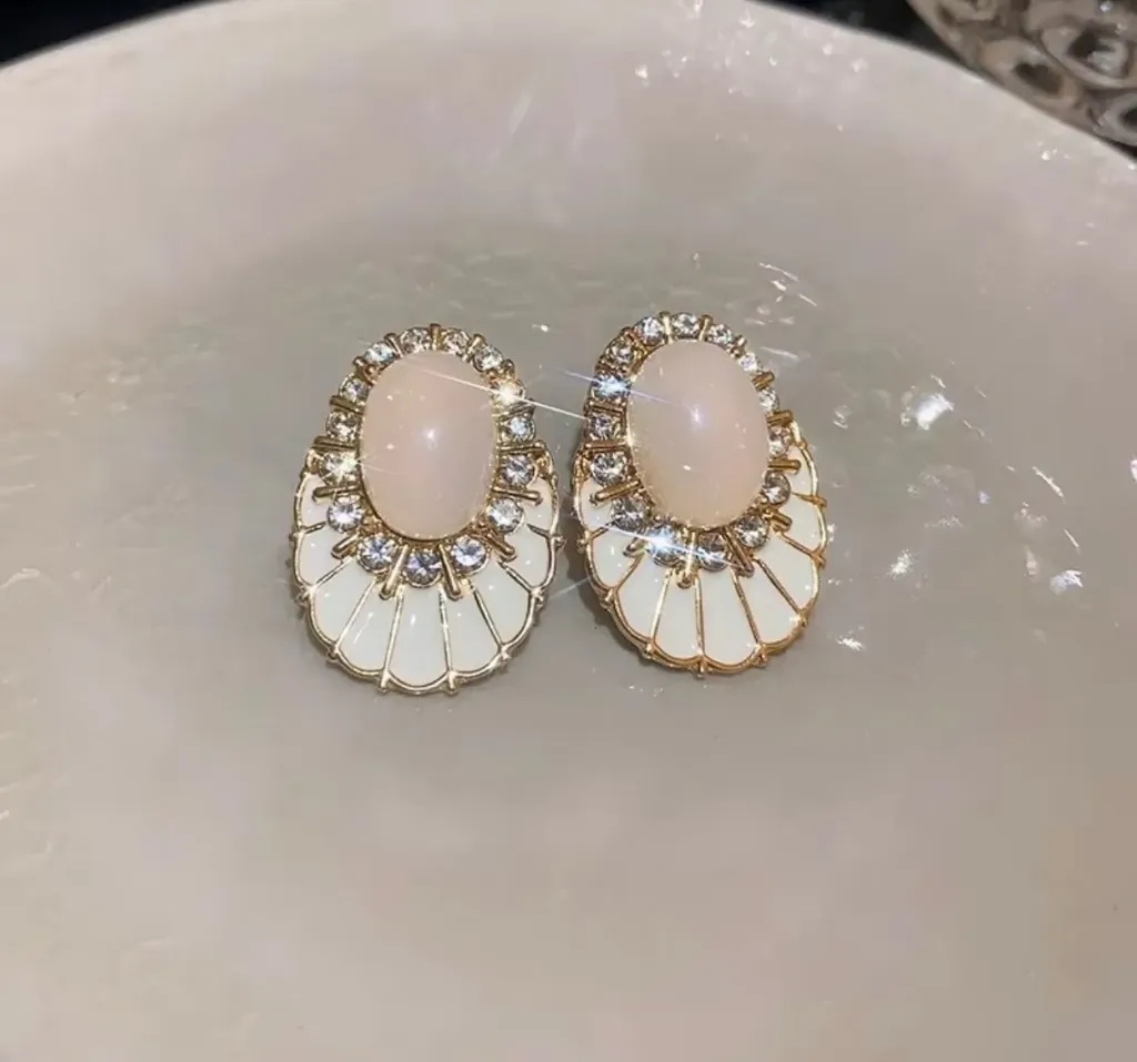 [Koreanear-003] White opal and stone studded earrings
