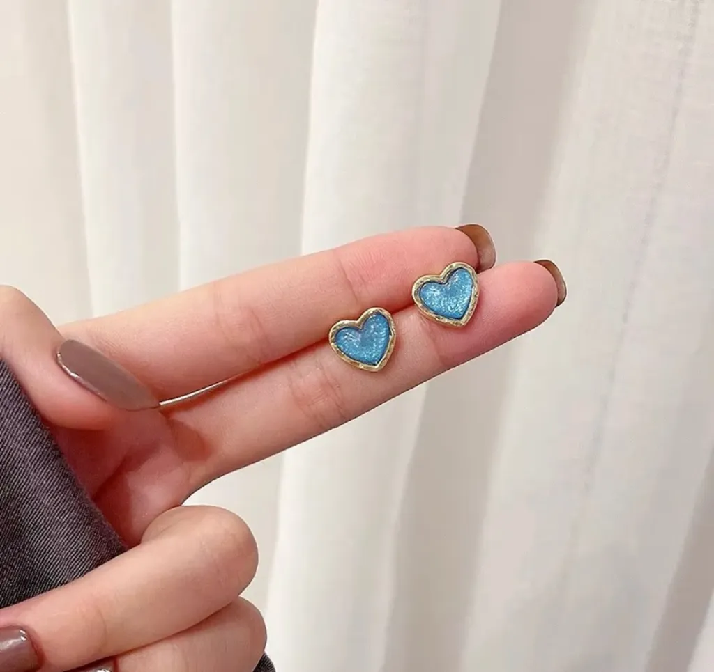 [Min-006] Minimal blue heart stud earrings