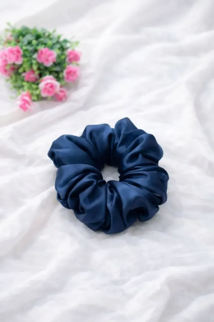 [satin-001] Dark blue satin L scrunchy
