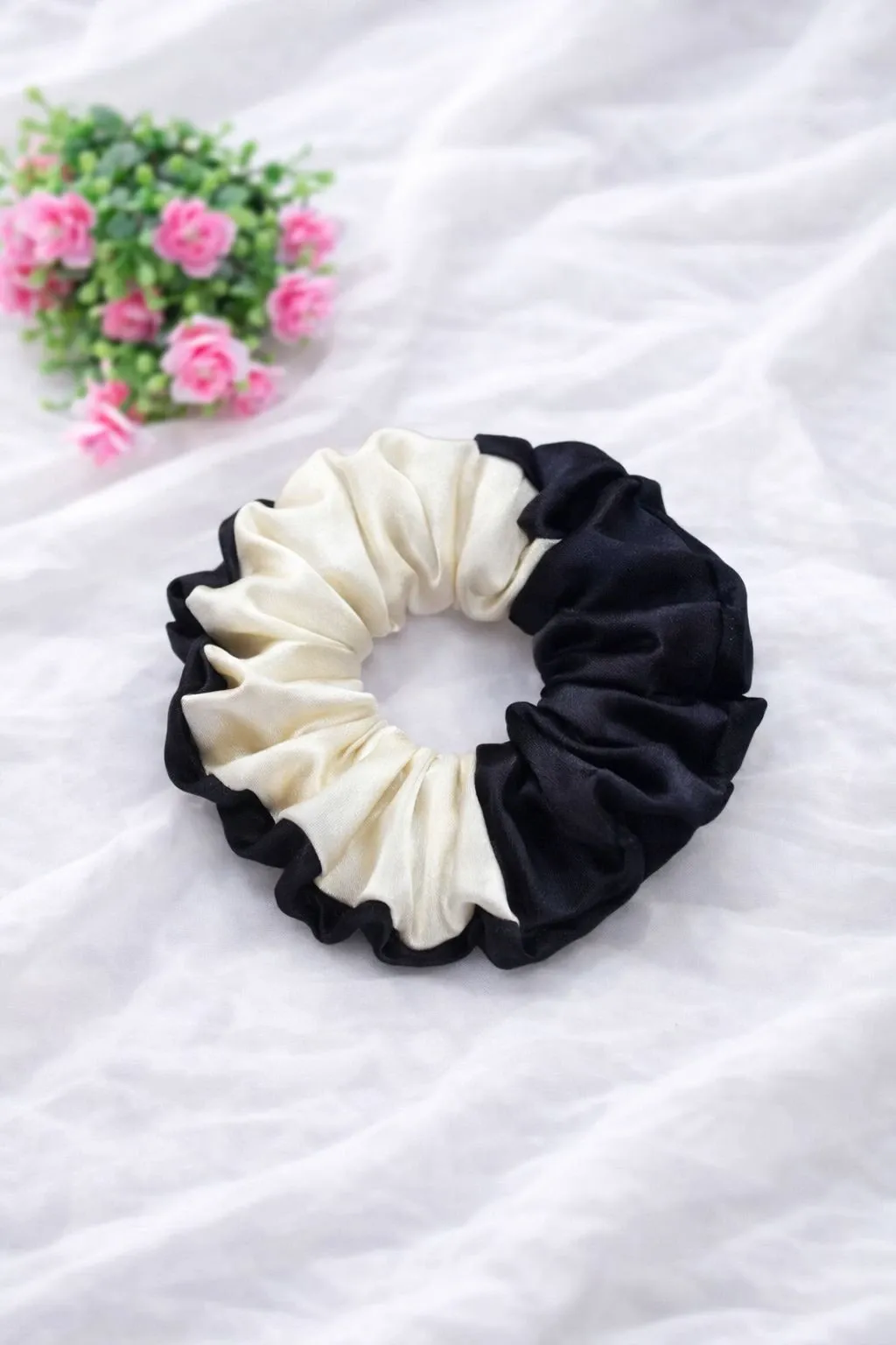 [Band-002] Black & white L size scrunchy