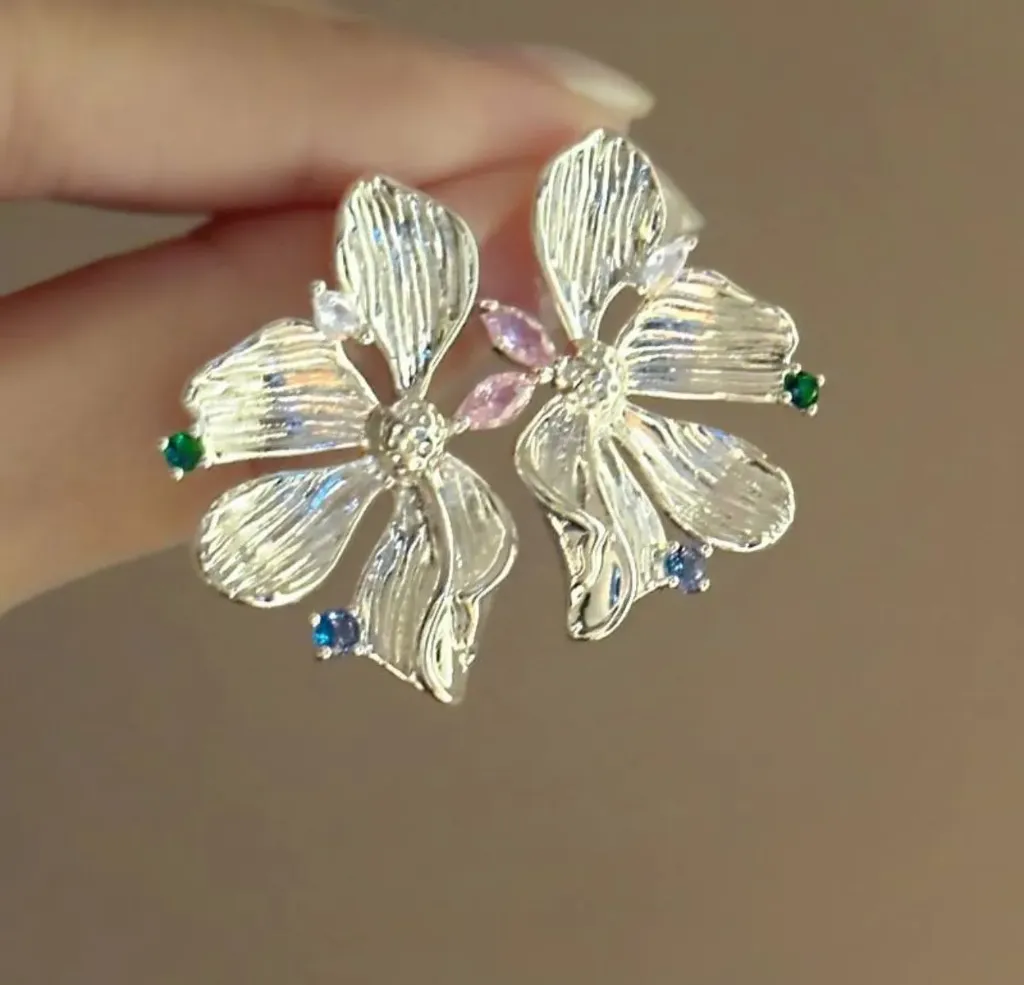 Multicoloured stones flower stud earrings