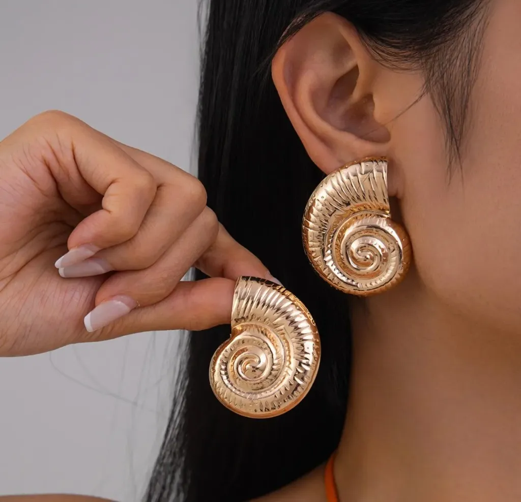 Golden shell earrings