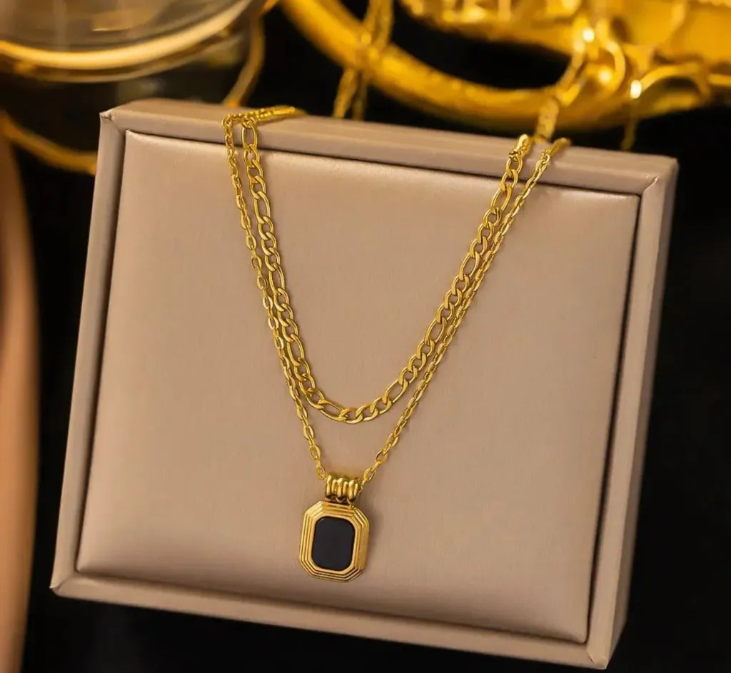 Double layer square black shell necklace