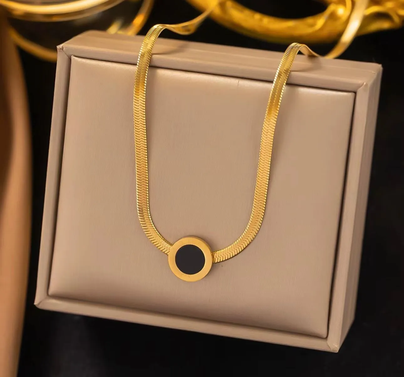 [Anti-010] Roman black round snake chain necklace